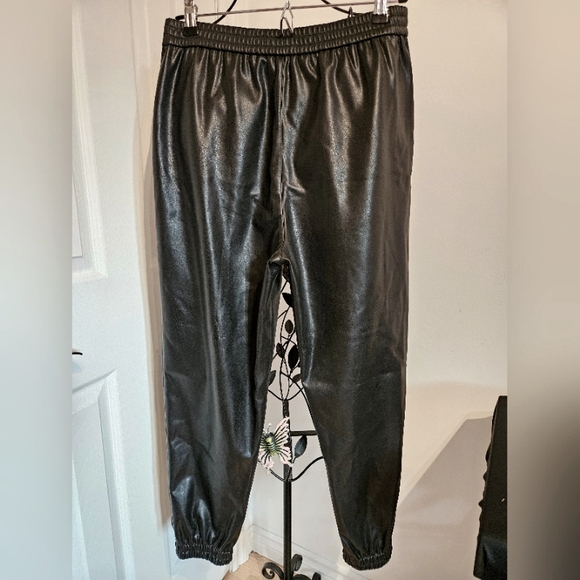 Faux‎ leather jogger pants - Picture 2 of 4
